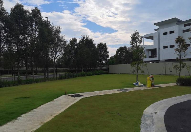 Puchong 3 Storey Superlink House Near Cyberjaya Pu