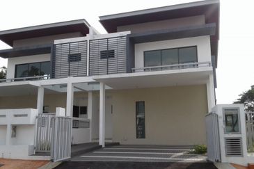 Saujana impian Golf resort Brymwood 2 storey Semi D House, Near Cheras Kajang