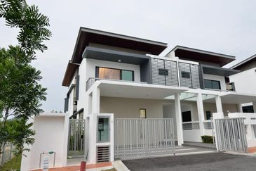 Saujana impian Golf resort Brymwood 2 storey Semi D House, Near Cheras Kajang