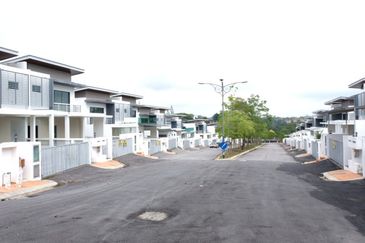 Saujana impian Golf resort Brymwood 2 storey Semi D House, Near Cheras Kajang