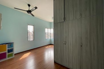 [ 40x75 ] Specious Renovated Saujana impian Semi D