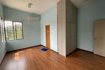 [ 40x75 Renovated ] Saujana impian 2 Storey Semi D