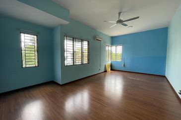 [ 40x75 Renovated ] Saujana impian 2 Storey Semi D