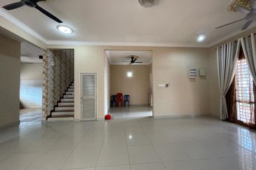 [ 40x75 Renovated ] Saujana impian 2 Storey Semi D
