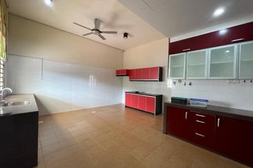 [ 40x75 Renovated ] Saujana impian 2 Storey Semi D