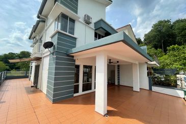 [ 40x75 Renovated ] Saujana impian 2 Storey Semi D