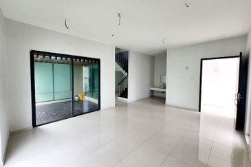 Saujana Impian Golf Resort Semi D House For Sale