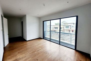 Saujana Impian Golf Resort Semi D House For Sale