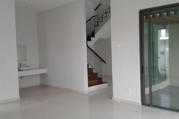 Saujana Impian Golf Resort Semi D House For Sale