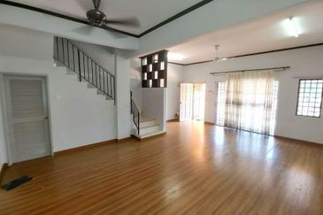 Prima Saujana 2 Storey Terrace House End lot