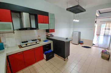 Prima Saujana 2 Storey Terrace House End lot