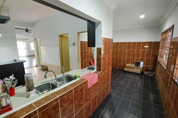 Prima Saujana 2 Storey Terrace House End lot