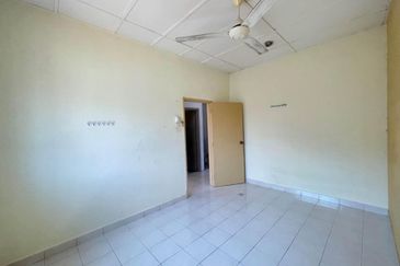 Prima Saujana 2 Storey Terrace House End lot