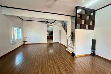 Prima Saujana 2 Storey Terrace House End lot