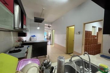 Prima Saujana 2 Storey Terrace House End lot