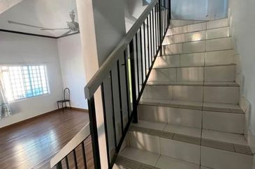 Prima Saujana 2 Storey Terrace House End lot