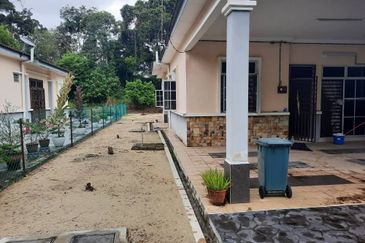 TAMAN CAHAYA KRISTAL