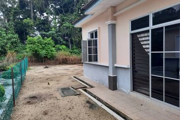 TAMAN CAHAYA KRISTAL