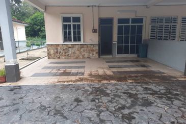 TAMAN CAHAYA KRISTAL