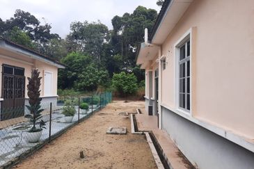 TAMAN CAHAYA KRISTAL