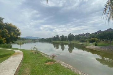 [FULLY FURNISHED] 3 Storey Bungalow @ Avenue 6 Lake Valley Cheras