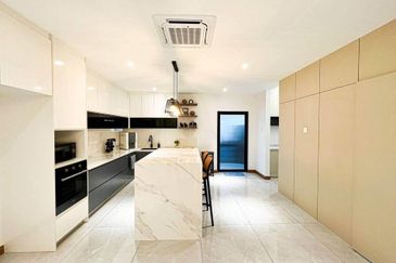 Full Renovated | Jelok Impian Kajang 2 storey Semi D House For Sale