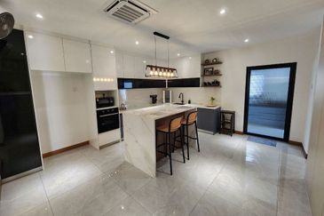 Full Renovated | Jelok Impian Kajang 2 storey Semi D House For Sale