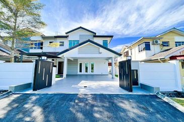 Full Renovated | Jelok Impian Kajang 2 storey Semi D House For Sale