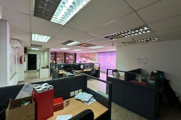 Kepong Detached Factory / Warehouse