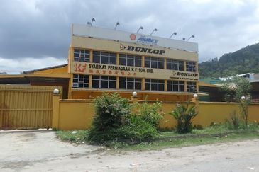 Kepong Detached Factory / Warehouse