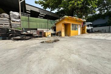 Kepong Detached Factory / Warehouse