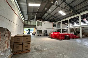 Kepong Detached Factory / Warehouse