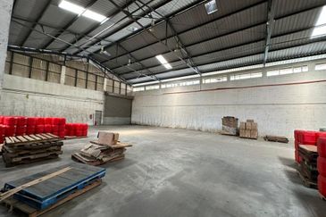 Kepong Detached Factory / Warehouse