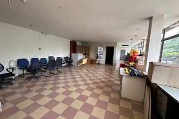 Kepong Detached Factory / Warehouse