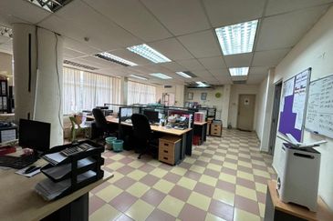 Kepong Detached Factory / Warehouse