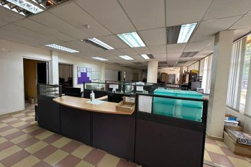 Kepong Detached Factory / Warehouse