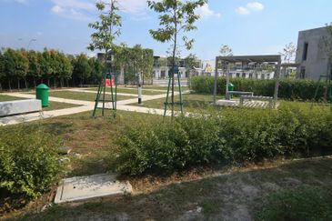 Cybersouth Casaview Terrace House 2 storey 20x70 For Sale