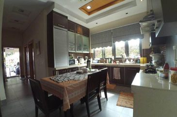 Fully Renovate | Bungalow Perdana Lakeview East Cyberjaya
