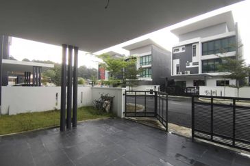 Under Valued | Perdana Height Shah Alam Semi D & Bungalow