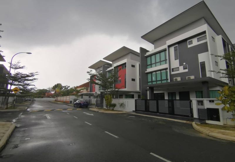 Under Valued | Perdana Height Shah Alam Semi D & Bungalow