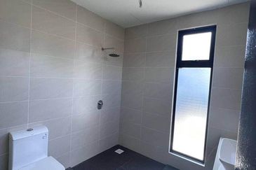 Under Valued | Perdana Height Shah Alam Semi D & Bungalow