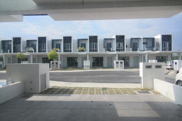 Casaview Cybersouth Cyberjaya 2 storey terrace house 20x70 for SALE