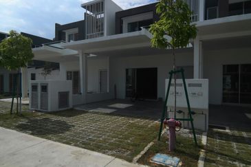 Casaview Cybersouth Cyberjaya 2 storey terrace house 20x70 for SALE