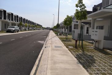 Casaview Cybersouth Cyberjaya 2 storey terrace house 20x70 for SALE