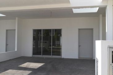 Casaview Cybersouth Cyberjaya 2 storey terrace house 20x70 for SALE