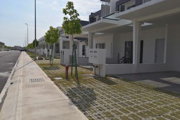 Casaview Cybersouth Cyberjaya 2 storey terrace house 20x70 for SALE