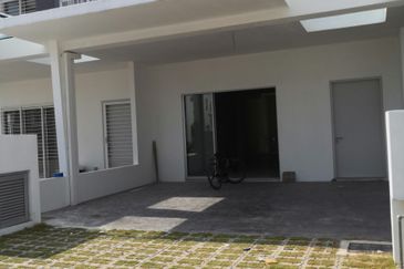 Casaview Cybersouth Cyberjaya 2 storey terrace house 20x70 for SALE