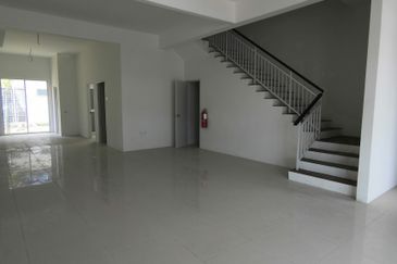 Casaview Cybersouth Cyberjaya 2 storey terrace house 20x70 for SALE