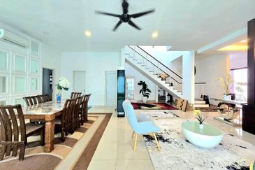 Fully Renovated 2 Storey Semi D Garden Residence Evergreen