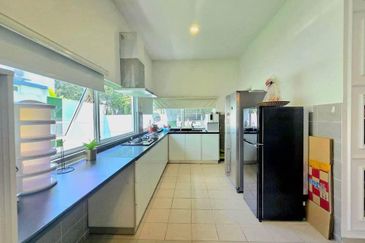 Fully Renovated 2 Storey Semi D Garden Residence Evergreen